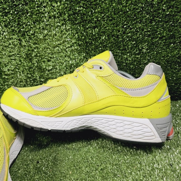 New Balance 2002R Sulphur Yellow Neon Athletic Casual Sneakers Mens Size 10.5 - Picture 6 of 10